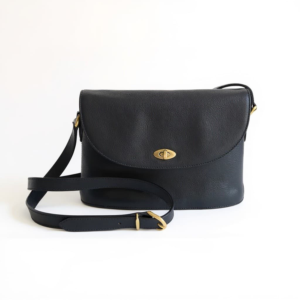 Vintage Coach Waldorf Bag leather Crossbody, Style 4402, 1993